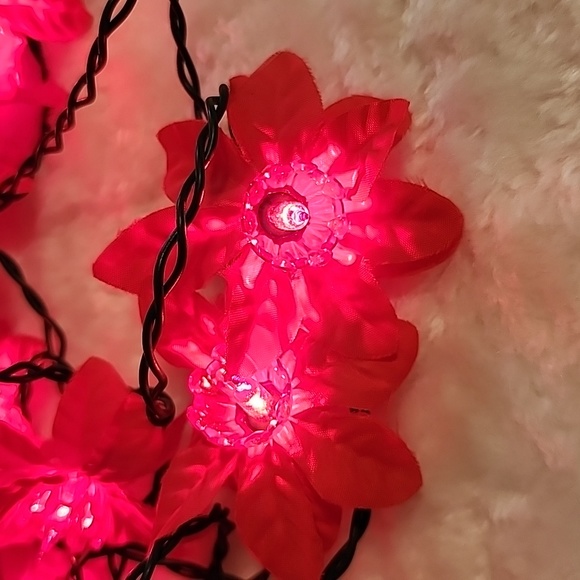 Vintage Silk Poinsettia lights - Picture 5 of 12